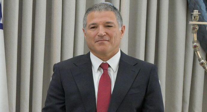 הותר לפרסום: קרוב משפחתו של ראש השב”כ חשוד בפרשייה הביטחונית