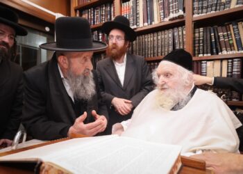 לקראת העצרת הגרב”צ מוצפי עלה למעונו של הגר”מ שטרנבוך