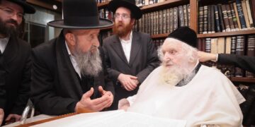 לקראת העצרת הגרב”צ מוצפי עלה למעונו של הגר”מ שטרנבוך