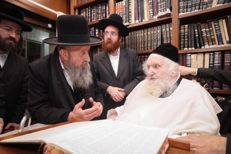 לקראת העצרת הגרב"צ מוצפי עלה למעונו של הגר"מ שטרנבוך