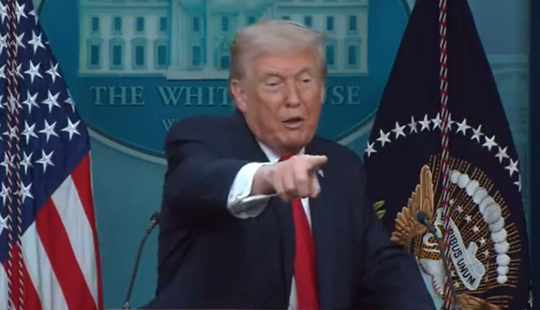 צפו: כשטראמפ נשאל ע"י הכתב החרדי והשיב: "אלוקים מאוד גאה בי"