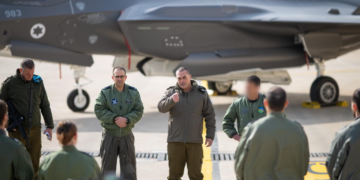 הרמטכ”ל בבסיס חיל האוויר: “נדע לתקוף בעוצמה בכל זירה”