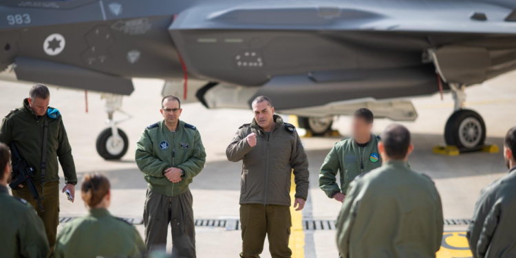 הרמטכ”ל בבסיס חיל האוויר: “נדע לתקוף בעוצמה בכל זירה”
