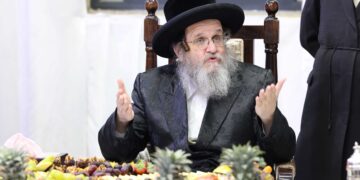 טיש ט”ו בשבט בחצר הקודש דינוב