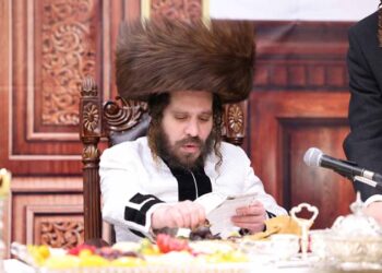 טיש טו בשבט בחצר הקודש קרעטשניף כפר עט”ה