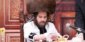 טיש טו בשבט בחצר הקודש קרעטשניף כפר עט”ה