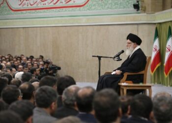 חמינאי מזהיר את טראמפ: הפעם המלחמה תיהיה אזורית