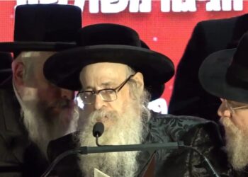 דרמה בסיום הרמב”ם: כ”ק האדמו”ר מצאנז קלויזנבורג התעלף בנאומו