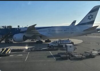 טיסת אל על מתעכבת שעות בניו יורק – בין הנוסעים האדמו”ר מצאנז