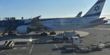 טיסת אל על מתעכבת שעות בניו יורק – בין הנוסעים האדמו”ר מצאנז