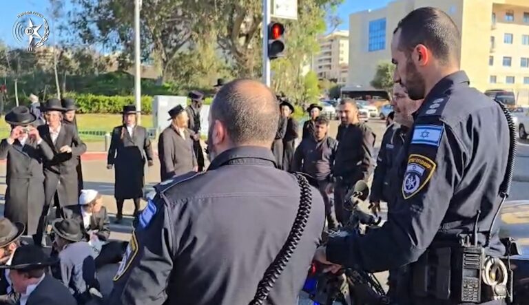 הפגנות מול לשכות הגיוס בירושלים ותל השומר