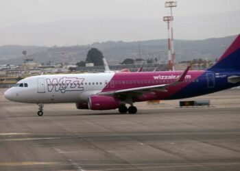 מטוסי קרב הוקפצו וליוו מטוס של חברת וויזאייר