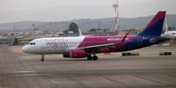 מטוסי קרב הוקפצו וליוו מטוס של חברת וויזאייר