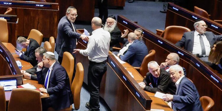 דגל ושס הצביעו עם הקואליציה וחוק ההסדרים פוצל