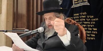 מרן ב’מאור התלמוד’:  אפילו אברך או בחור אחד לא יילכו לצבא