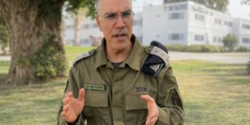 דובר צה”ל בערבית מזהיר כפרים בדרום לבנון: התפנו מהאזור