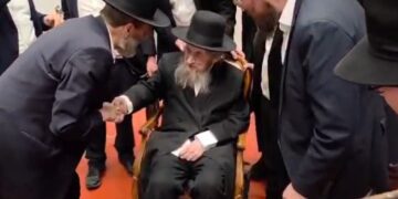 צפו כשגפני פגש במרן הגר”ד לנדו ביציאה מאיצטדיון ארננה