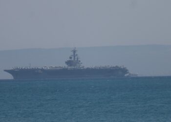 האם נושאת המטוסים האמריקאית בדרכה לחופי חיפה?