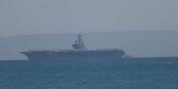 האם נושאת המטוסים האמריקאית בדרכה לחופי חיפה?