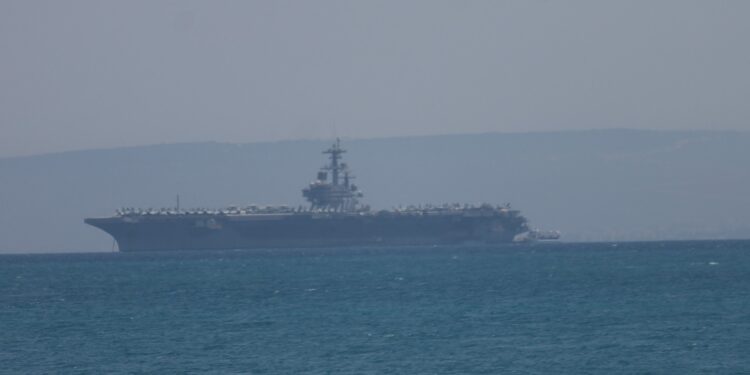 האם נושאת המטוסים האמריקאית בדרכה לחופי חיפה?
