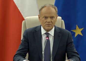 ראש ממשלת פולין לאזרחיו: עזבו מיד את איראן