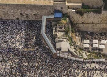 בג”צ מורה למדינה לתת לרפורמים חלק בכותל וקוצב בזמן