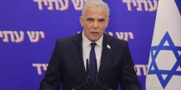 לפיד שב ותוקף את האופוזיציה: צריך להפסיק לעשות שטויות