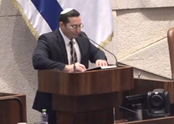 צפו: השר וסרלאוף מותח את הזמן במליאה עם שיעור בהלכות פורים