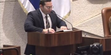 צפו: השר וסרלאוף מותח את הזמן במליאה עם שיעור בהלכות פורים