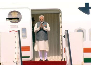 צפו בשידור החוזר: ראש ממשלת הודו נוחת בישראל