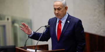 נתניהו קיצר את נאומו: אנו בימים מורכבים; לפיד: להפציץ את שדות הנפט