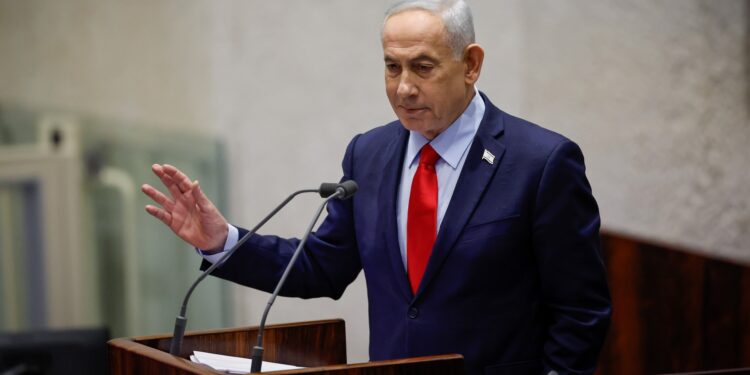 נתניהו קיצר את נאומו: אנו בימים מורכבים; לפיד: להפציץ את שדות הנפט