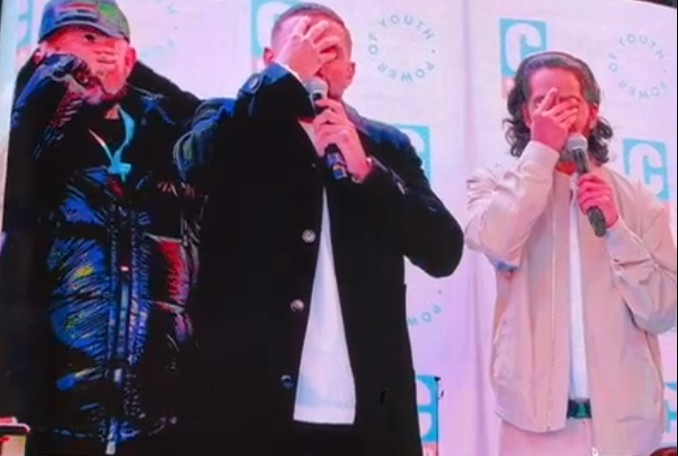 ניו יורק: תיעוד שלושת החטופים זועקים 'שמע ישראל' בלב מנהטן