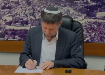 אחרי ההפסד אמש – סמוטריץ’ חתם על צו נוסף ל-130 דולר