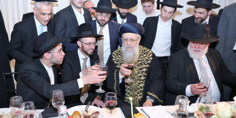 רבה של פנמה חיתן את בתו, גדולי ישראל באו לברך