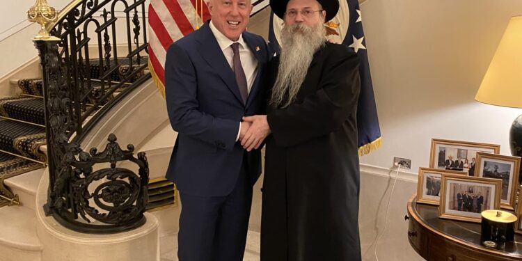 בלגיה: השגריר האמריקאי נפגש עם אב”ד האג