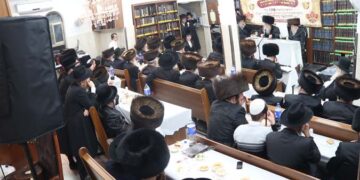 מלווה מלכה ומעמד צאתכם לשלום אצל האדמו”ר מקוזמיר