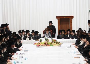 עריכת שולחן טיש טו’ בשבט בסערט ויז’ניץ