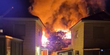 אלעד: בת 18 במצב קשה משריפה שפרצה בבניין מגוריה