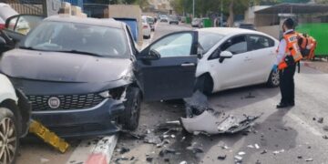 אלעד: שלושה פצועים ביניהם תינוק בתאונה בעיר
