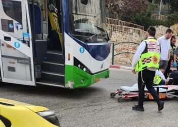 ביתר עילית: הולך רגל כבן 25 נפגע מאוטובוס – מצבו בינוני