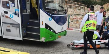 ביתר עילית: הולך רגל כבן 25 נפגע מאוטובוס – מצבו בינוני