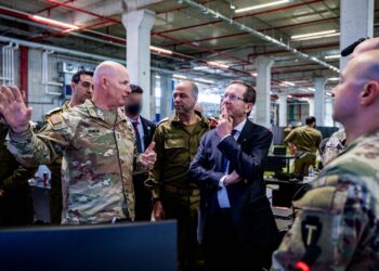 הנשיא הרצוג במפקדה האמריקאית: מקווה שהמשטרה האיראני ייעלם