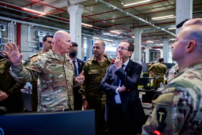 הנשיא הרצוג במפקדה האמריקאית: מקווה שהמשטרה האיראני ייעלם