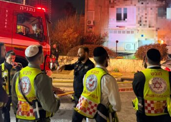 נתניה: בני זוג נספו עוד תשעה נפגעו בשריפה בבניין מגורים