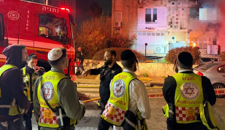 נתניה: בני זוג נספו עוד תשעה נפגעו בשריפה בבניין מגורים