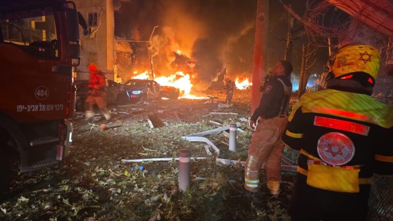 נפילה בתל אביב: הרוגה ופצועים בפגיעת טיל