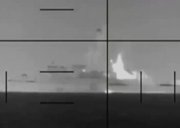 צפו: התיעוד המדהים כיצד הספינה האיראנית נפגעת