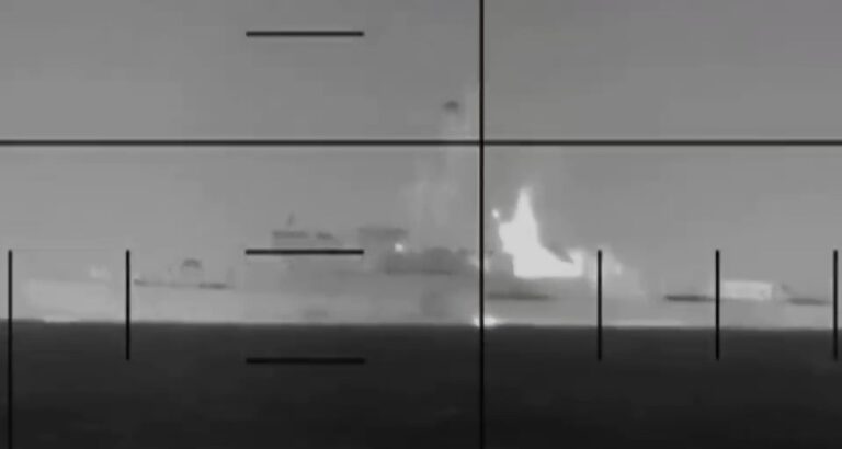 צפו: התיעוד המדהים כיצד הספינה האיראנית נפגעת