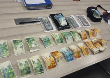 תושבת חריש חשודה בהונאה של מאות אלפי שקלים בסופרמרקט